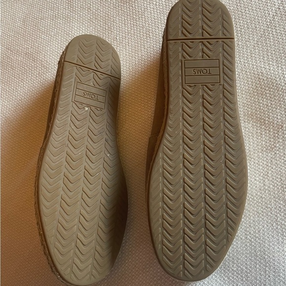 Tom’s suede flats - Picture 2 of 7